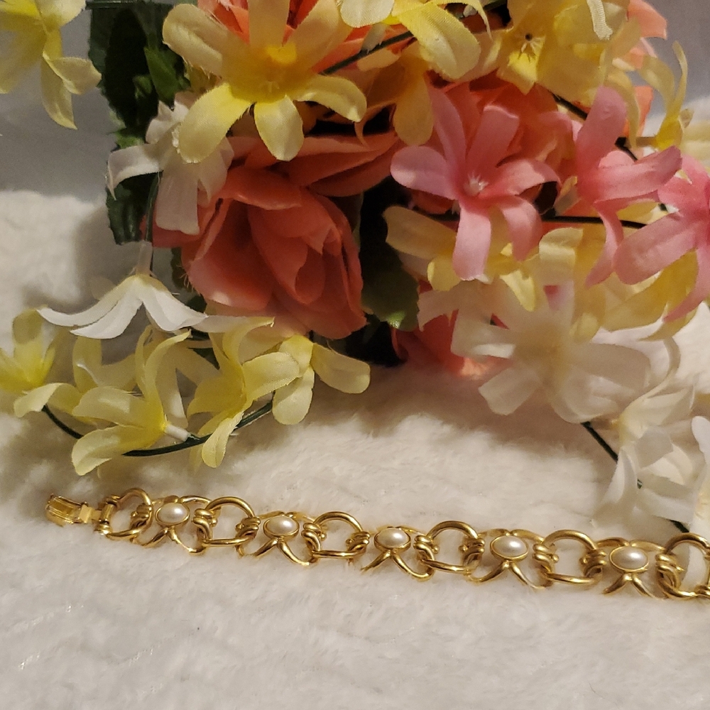 Joan Rivers Faux Pearl Gold Tone Links Bracelet